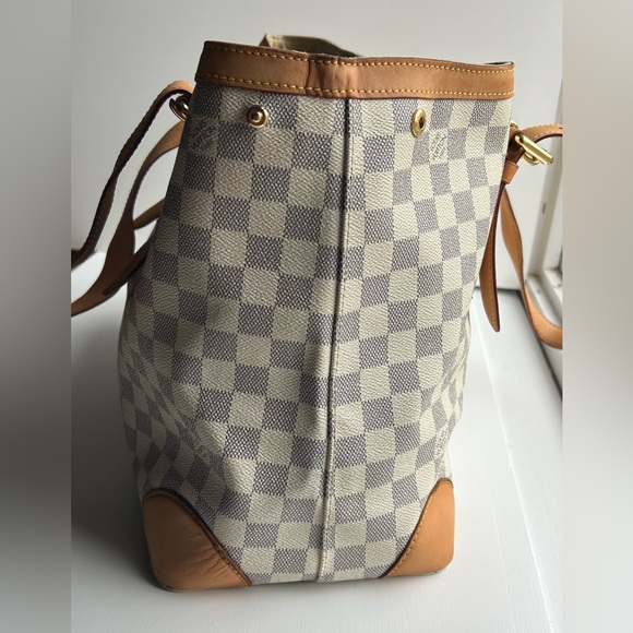 AUTHENTIC !! Louis Vuitton tote. - Picture 10 of 16